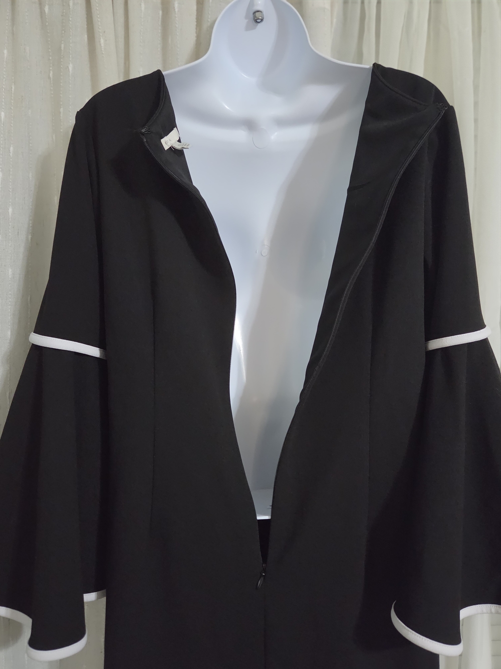 Elegant Black Midi Dress with White Trim and Bell Sleeves - Picture 4 of 5